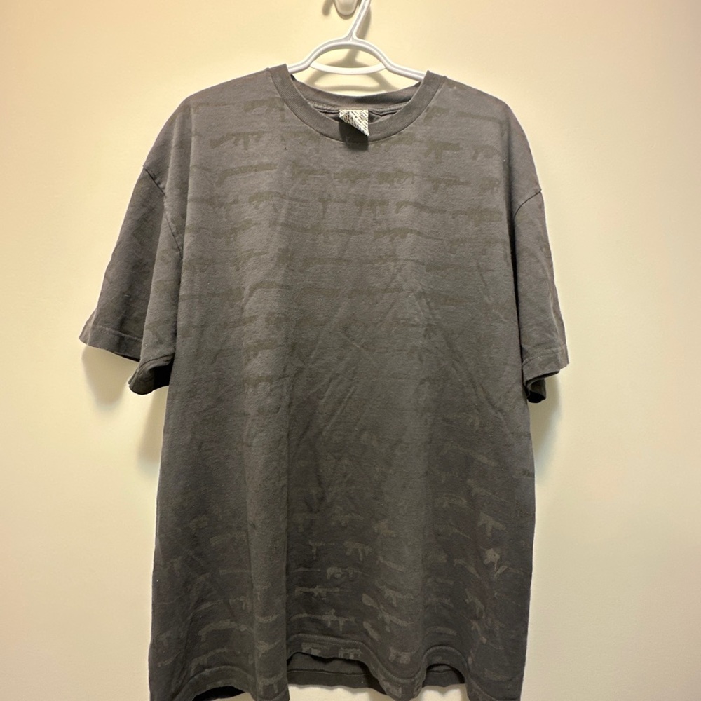 VINTAGE Rogue Status Gun Show All Over Print Graphic T-Shirt (Sz XL)  Grey